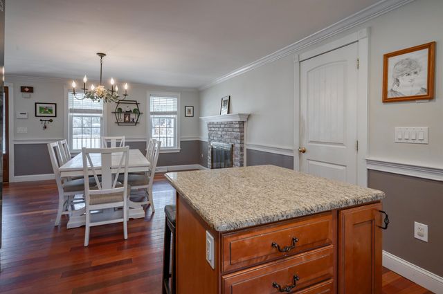 8 Ferncroft Drive, Nashua, NH 03063