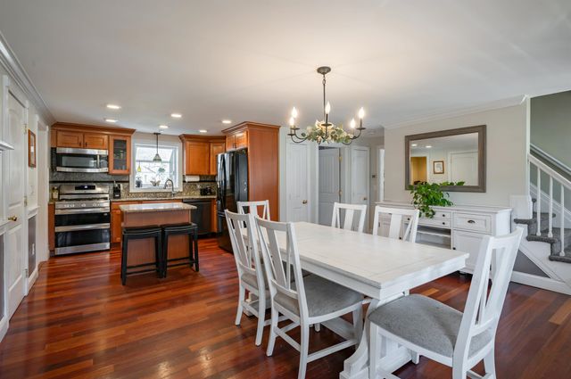 8 Ferncroft Drive, Nashua, NH 03063