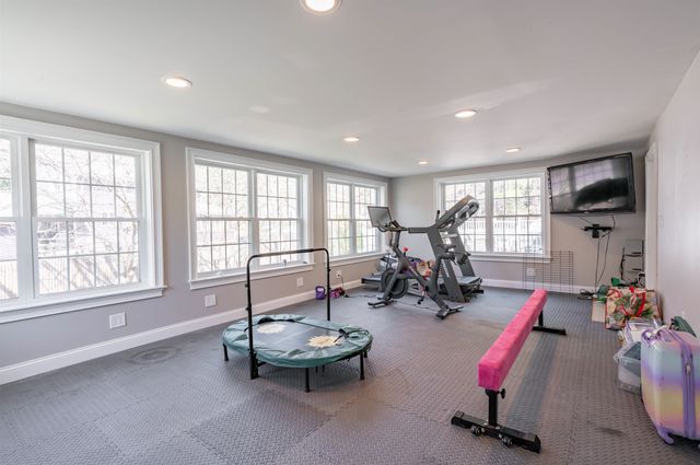 8 Ferncroft Drive, Nashua, NH 03063