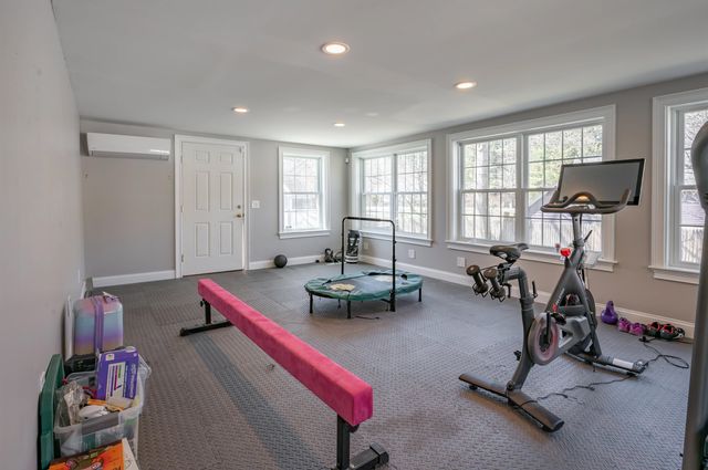 8 Ferncroft Drive, Nashua, NH 03063
