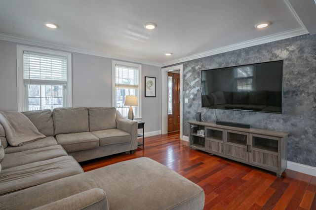 8 Ferncroft Drive, Nashua, NH 03063