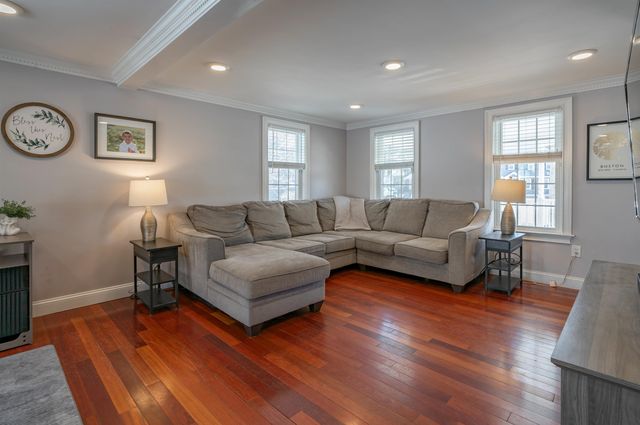 8 Ferncroft Drive, Nashua, NH 03063
