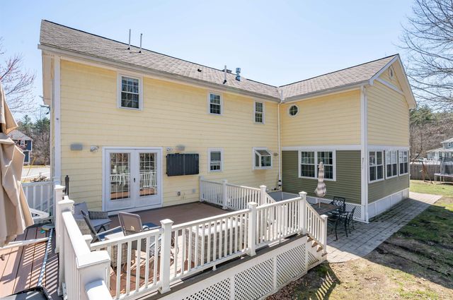 8 Ferncroft Drive, Nashua, NH 03063