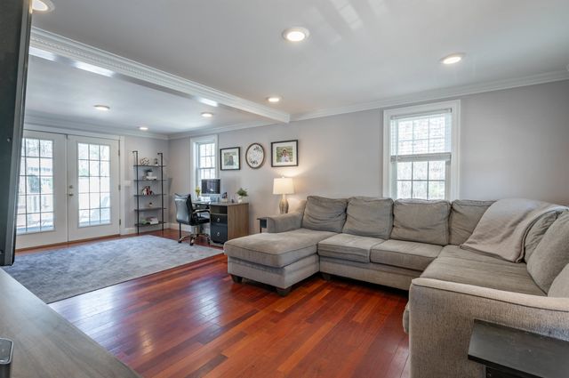 8 Ferncroft Drive, Nashua, NH 03063
