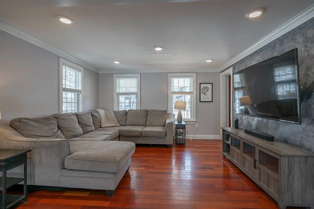 8 Ferncroft Drive, Nashua, NH 03063