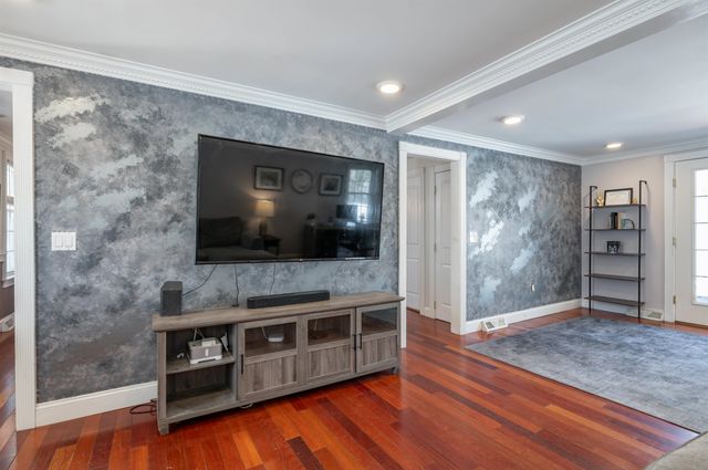 8 Ferncroft Drive, Nashua, NH 03063