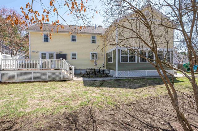 8 Ferncroft Drive, Nashua, NH 03063