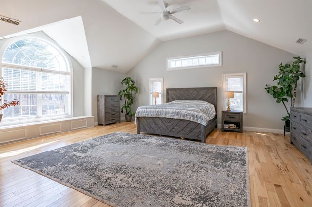 8 Ferncroft Drive, Nashua, NH 03063