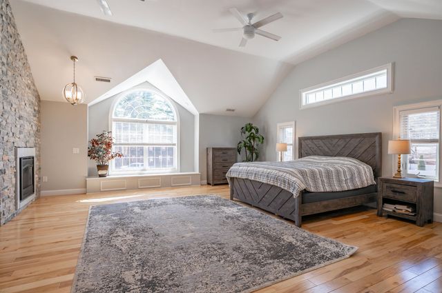 8 Ferncroft Drive, Nashua, NH 03063