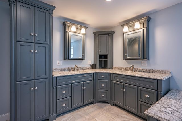 8 Ferncroft Drive, Nashua, NH 03063