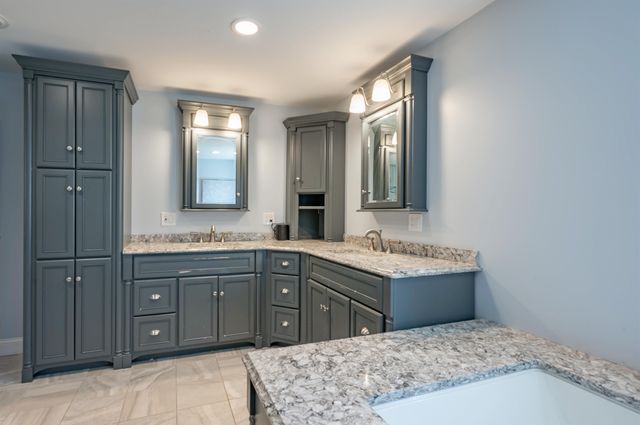 8 Ferncroft Drive, Nashua, NH 03063