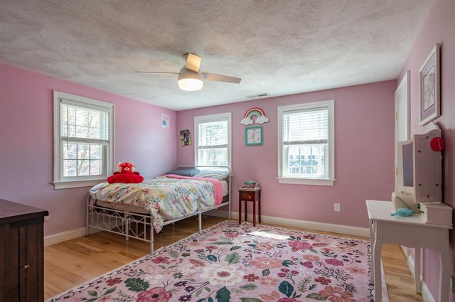 8 Ferncroft Drive, Nashua, NH 03063