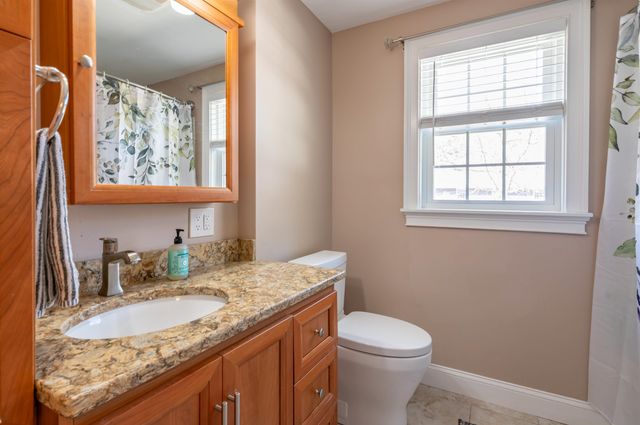 8 Ferncroft Drive, Nashua, NH 03063