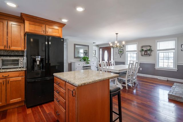 8 Ferncroft Drive, Nashua, NH 03063