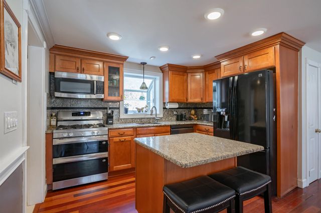 8 Ferncroft Drive, Nashua, NH 03063