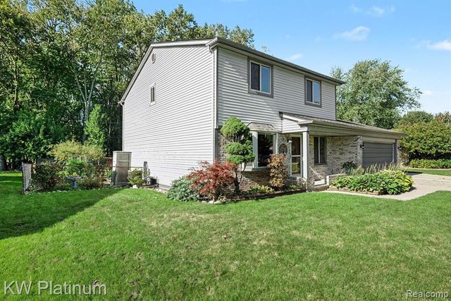 33704 Roselawn Street, Chesterfield, MI 48047