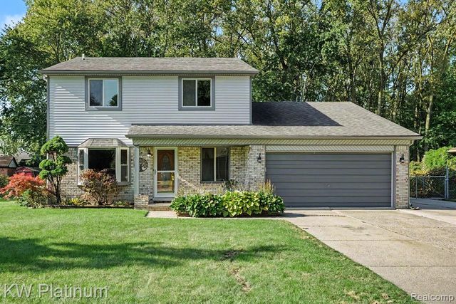 33704 Roselawn Street, Chesterfield, MI 48047