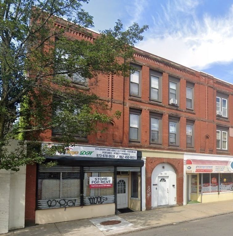 93 South Broadway St 5, Lawrence, MA 01843