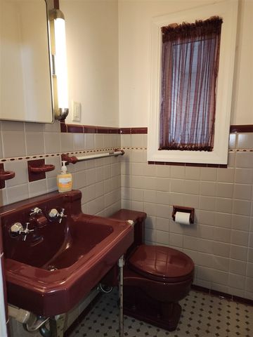 304 N Market Street, Update, MI 48039