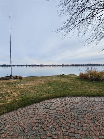 304 N Market Street, Update, MI 48039