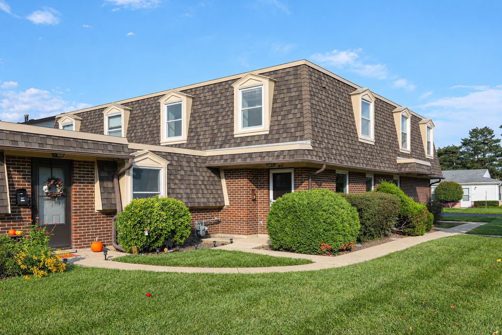 810 Gloucester Drive 126, Elk Grove Village, IL 60007 — exterior