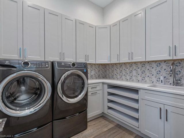 296 Seabreeze DR, Marco Island, FL 34145