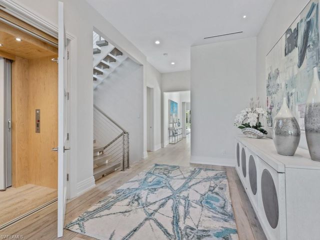 296 Seabreeze DR, Marco Island, FL 34145