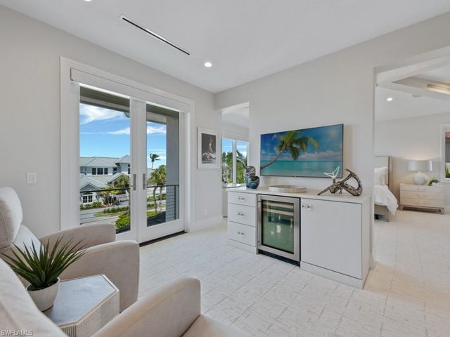 296 Seabreeze DR, Marco Island, FL 34145