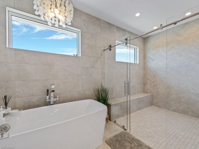 296 Seabreeze DR, Marco Island, FL 34145