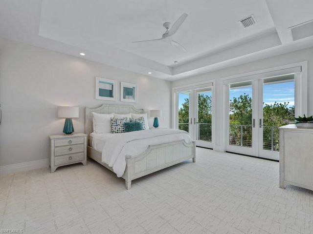 296 Seabreeze DR, Marco Island, FL 34145