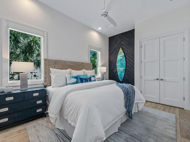 296 Seabreeze DR, Marco Island, FL 34145