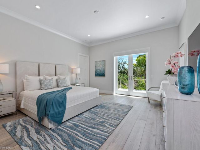 296 Seabreeze DR, Marco Island, FL 34145