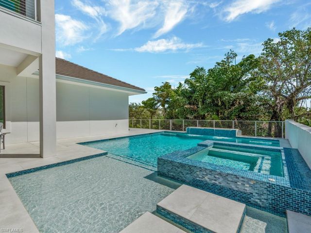 296 Seabreeze DR, Marco Island, FL 34145