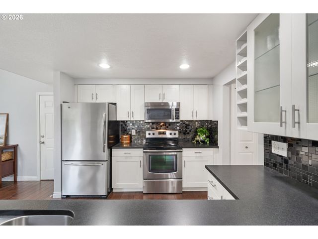 1659 OAK St, Lake Oswego, OR 97034