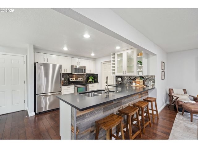 1659 OAK St, Lake Oswego, OR 97034