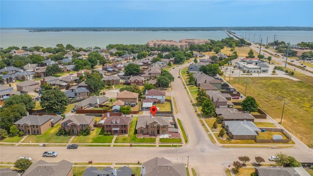 6802 Silver Lake Drive, Rowlett, TX 75089