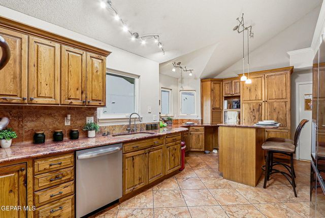 6092 LOS SIGLOS Drive, El Paso, TX 79912