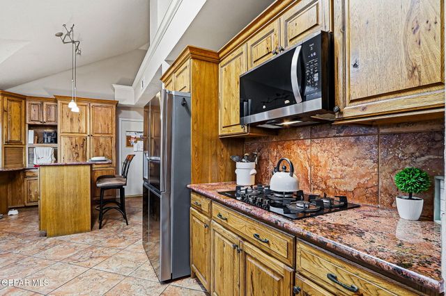 6092 LOS SIGLOS Drive, El Paso, TX 79912