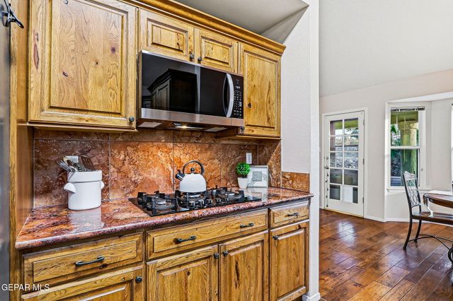 6092 LOS SIGLOS Drive, El Paso, TX 79912