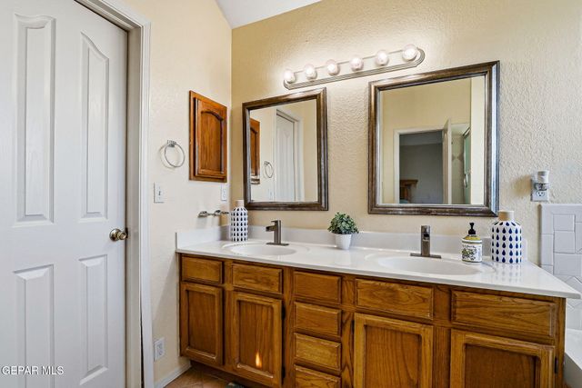 6092 LOS SIGLOS Drive, El Paso, TX 79912