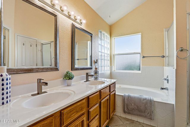 6092 LOS SIGLOS Drive, El Paso, TX 79912