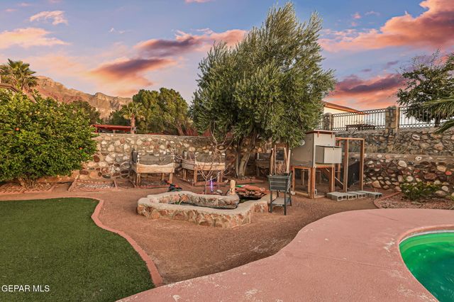 6092 LOS SIGLOS Drive, El Paso, TX 79912