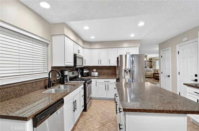 2501 E Avenue R4, Palmdale, CA 93550