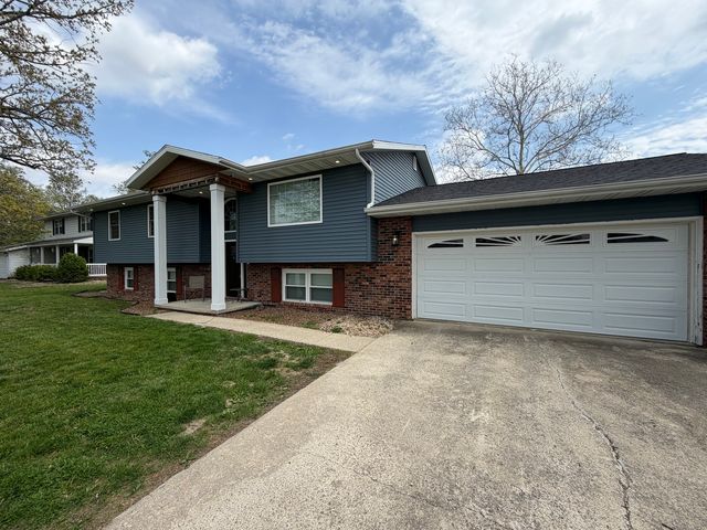 150 Woodland Drive, Salem, IL 62881