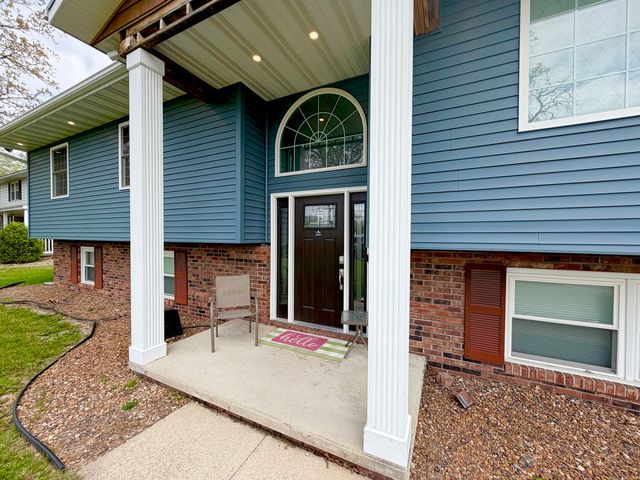 150 Woodland Drive, Salem, IL 62881