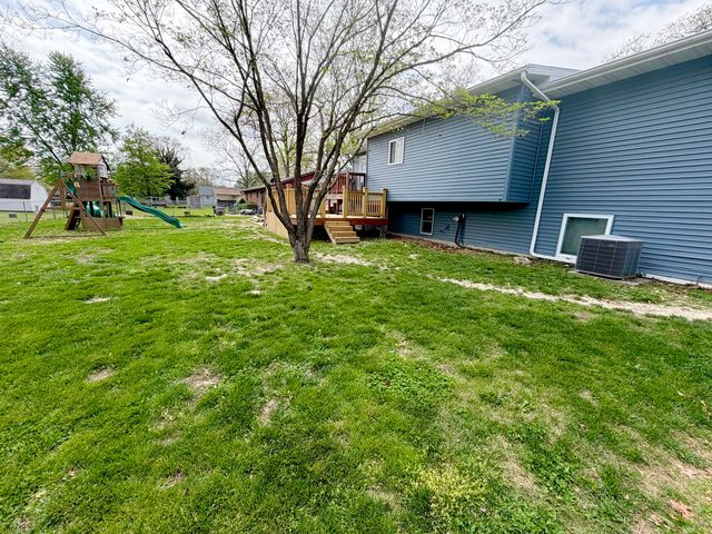 150 Woodland Drive, Salem, IL 62881