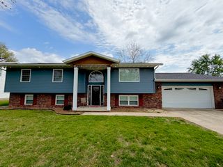 150 Woodland Drive, Salem, IL 62881