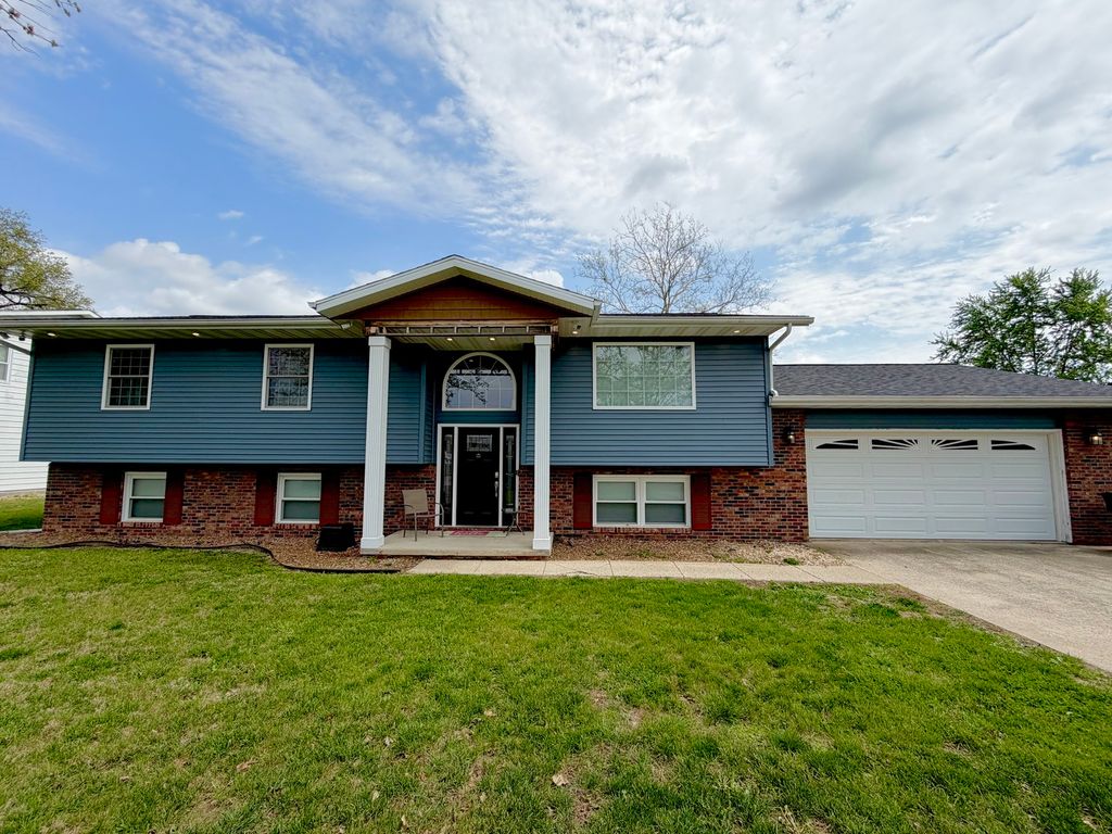 Image 1 of property listing at 150 Woodland Drive, Salem, IL 62881