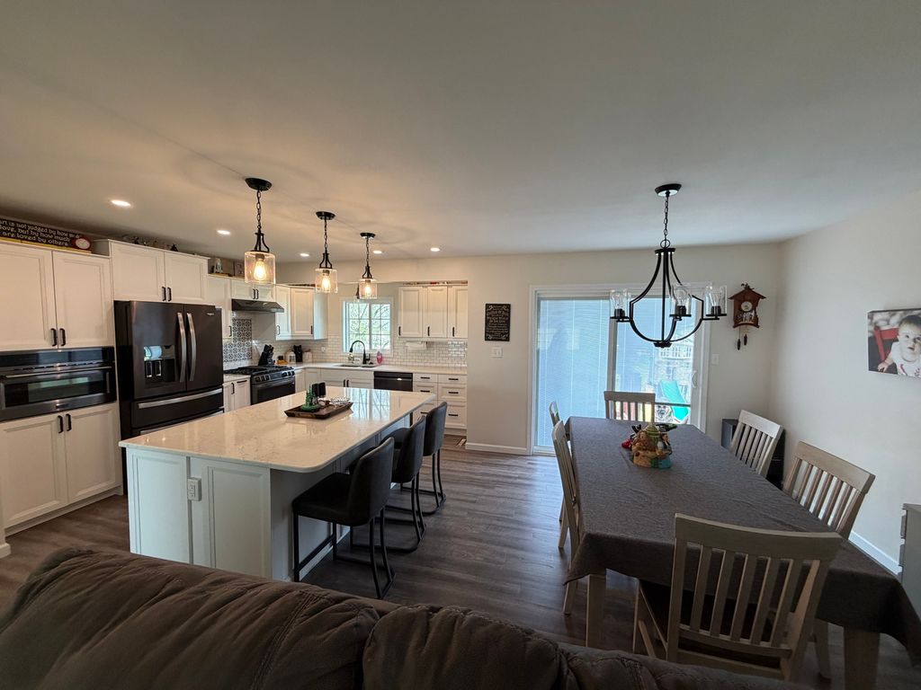 Image 11 of property listing at 150 Woodland Drive, Salem, IL 62881