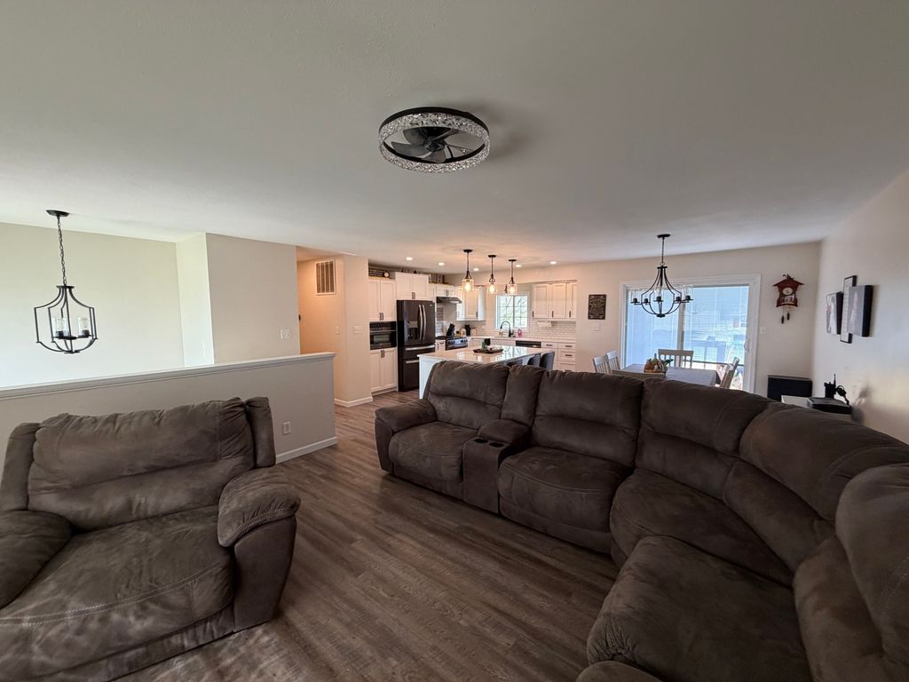 Image 12 of property listing at 150 Woodland Drive, Salem, IL 62881